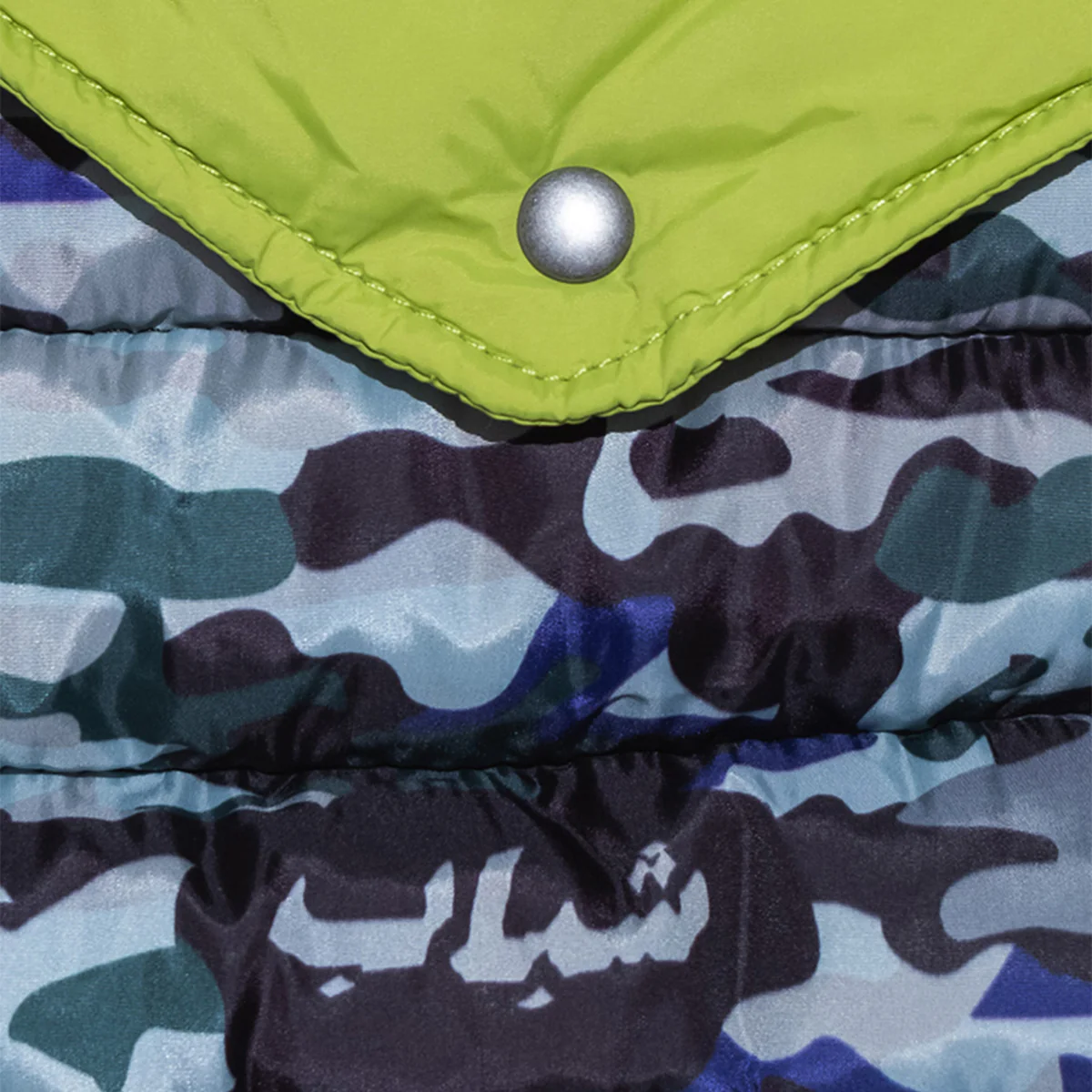 camo شباب print second gen puffer bag - Image 2