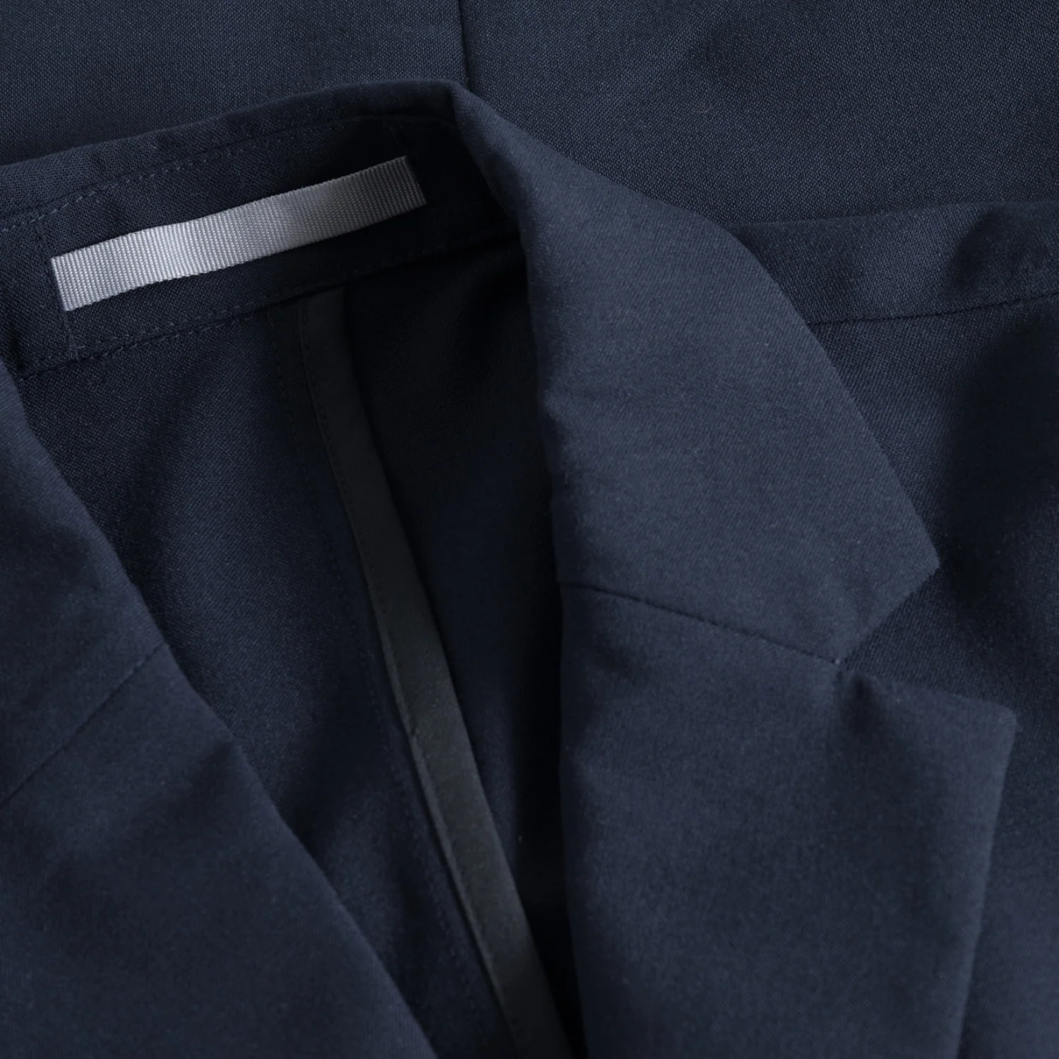 Emil Travel Light Jacket - Dark Navy - Image 3