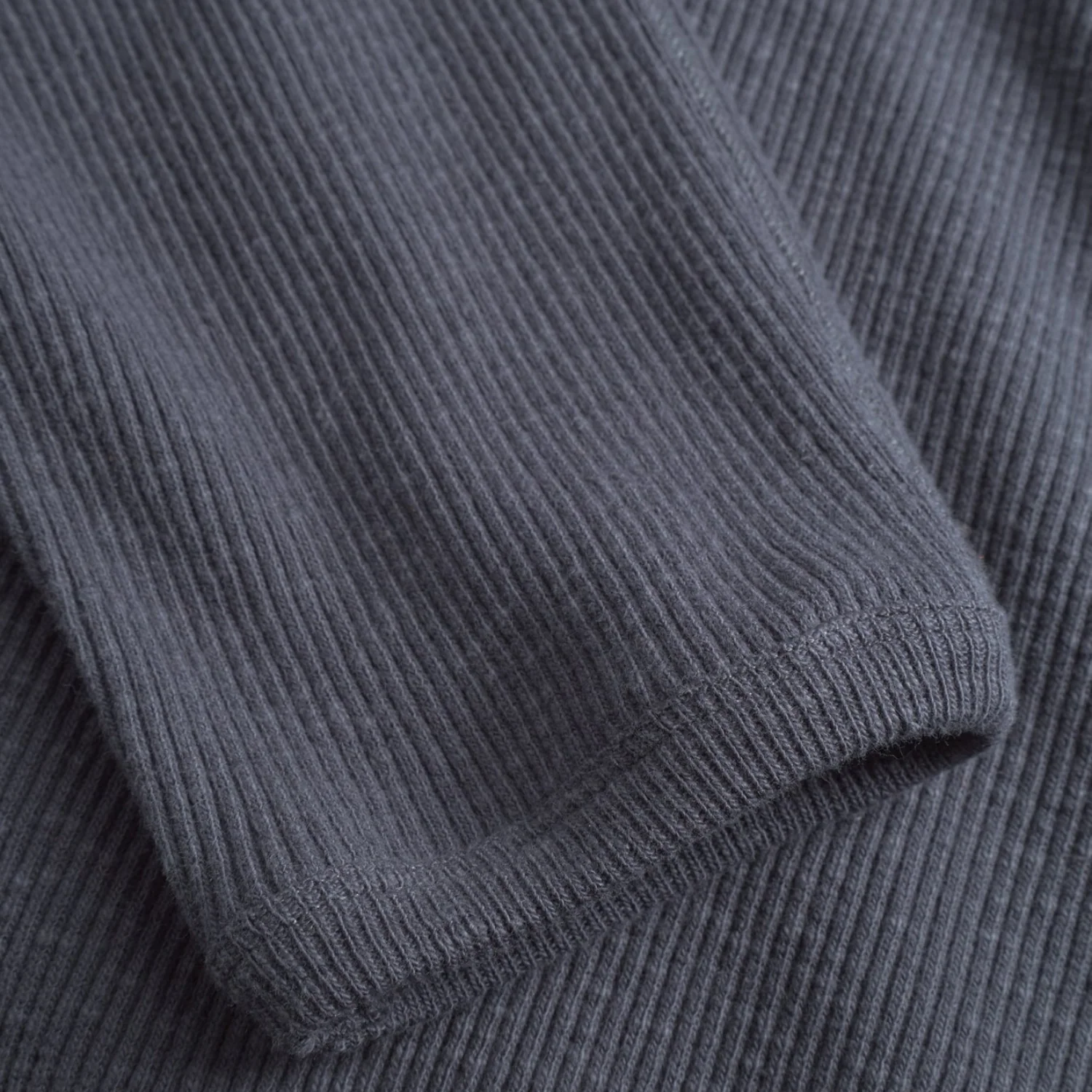 Eske Military Rib LS T-Shirt - Graphite - Image 5