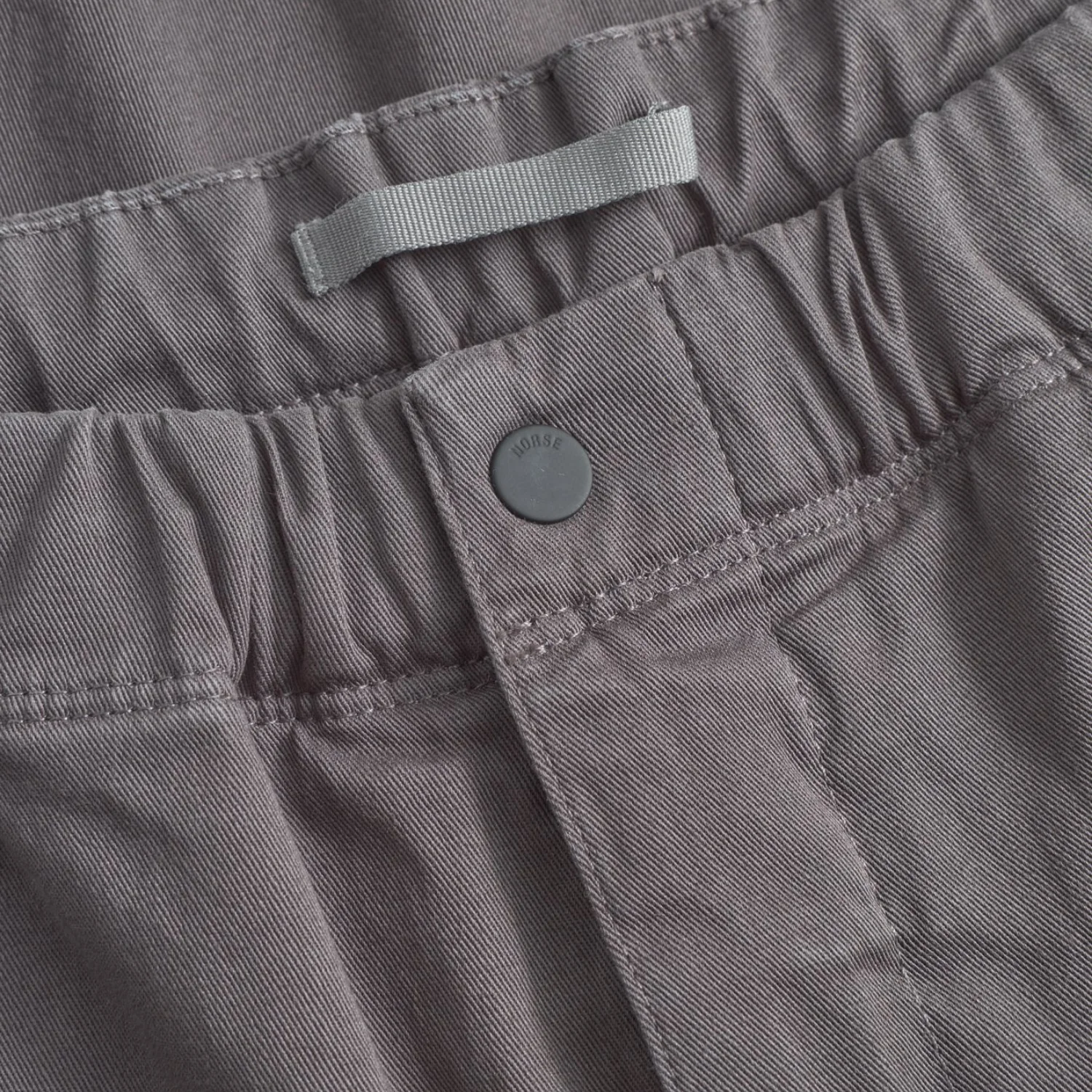Ezra Relaxed Organic Stretch Twill Trouser - Graphite - Image 3