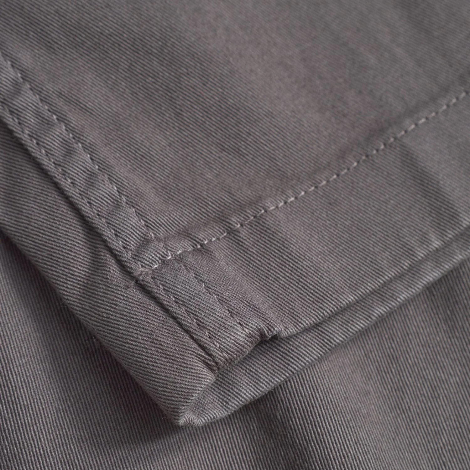 Ezra Relaxed Organic Stretch Twill Trouser - Graphite - Image 5