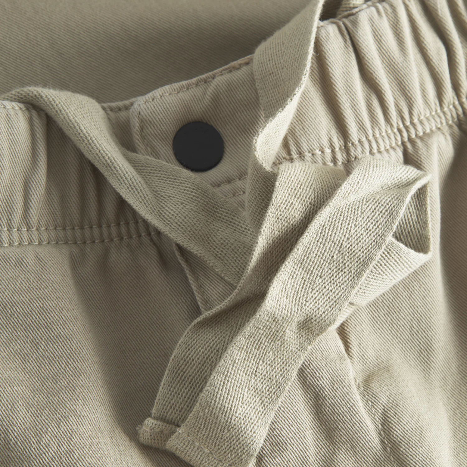 Ezra Relaxed Organic Stretch Twill Short - Moss Green - Image 3